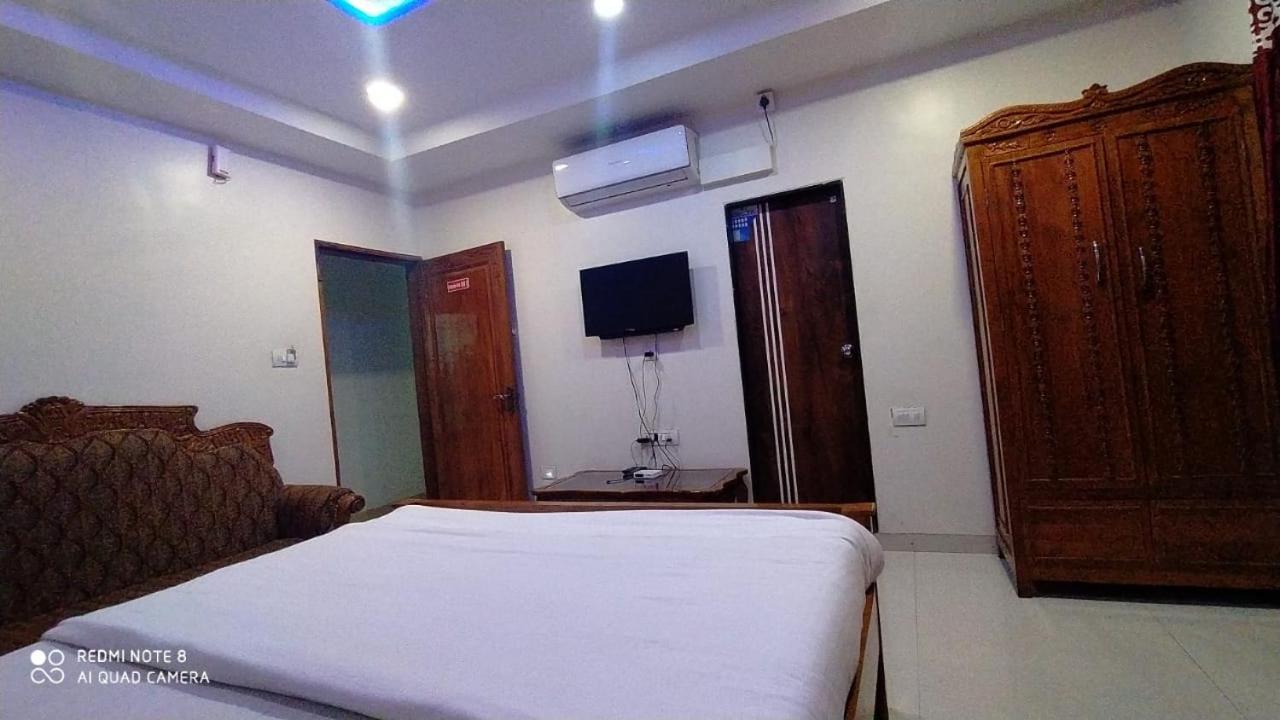 Hotel Shalimar Executive, Uran Islampur Peth  エクステリア 写真