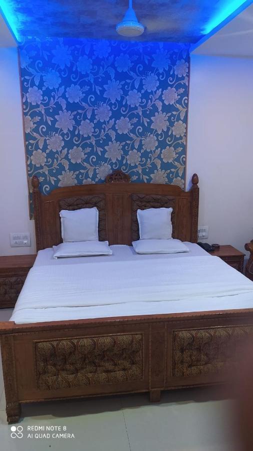 Hotel Shalimar Executive, Uran Islampur Peth  エクステリア 写真