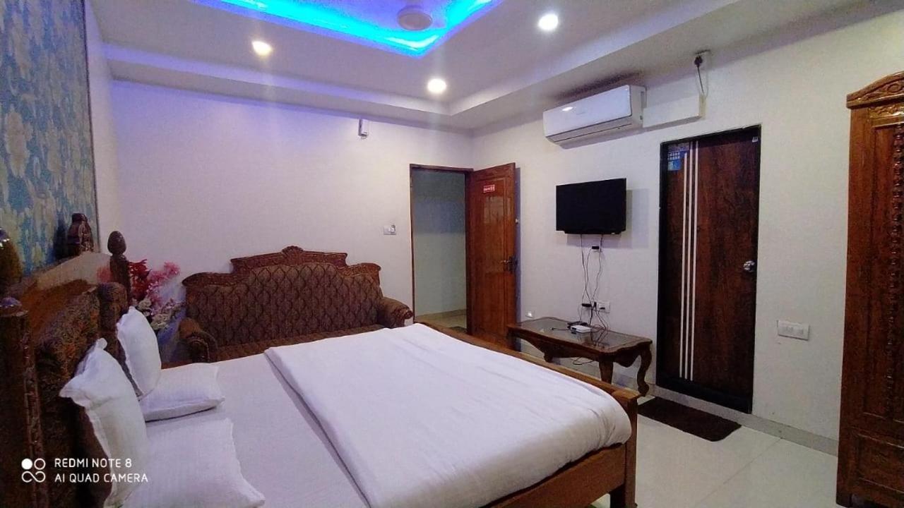 Hotel Shalimar Executive, Uran Islampur Peth  エクステリア 写真
