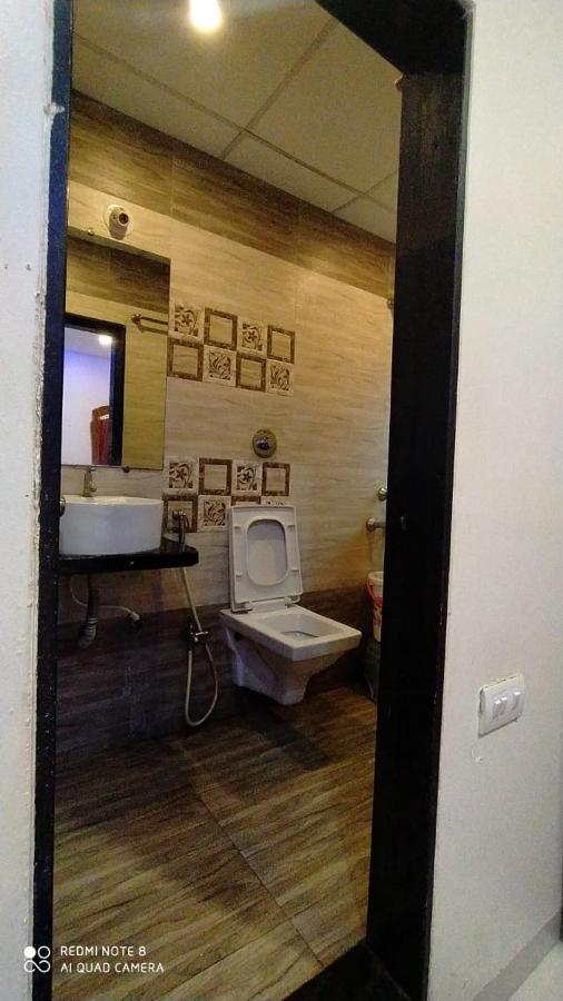 Hotel Shalimar Executive, Uran Islampur Peth  エクステリア 写真
