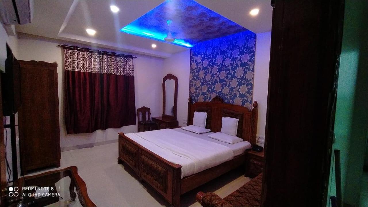 Hotel Shalimar Executive, Uran Islampur Peth  エクステリア 写真