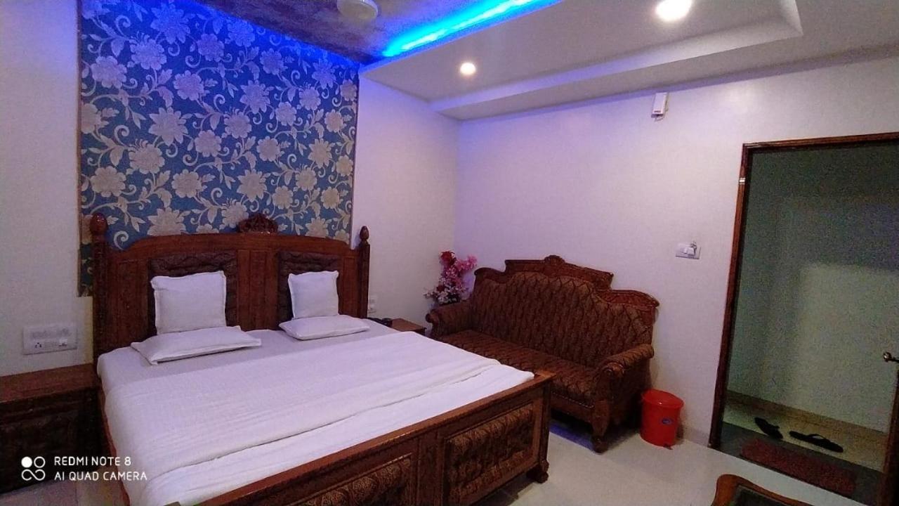 Hotel Shalimar Executive, Uran Islampur Peth  エクステリア 写真