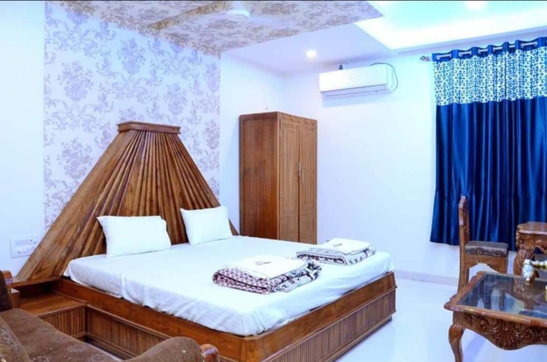 Hotel Shalimar Executive, Uran Islampur Peth  エクステリア 写真